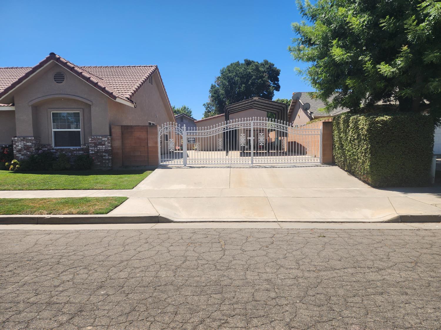 1717 E Ash Ave, Tulare, CA 93274