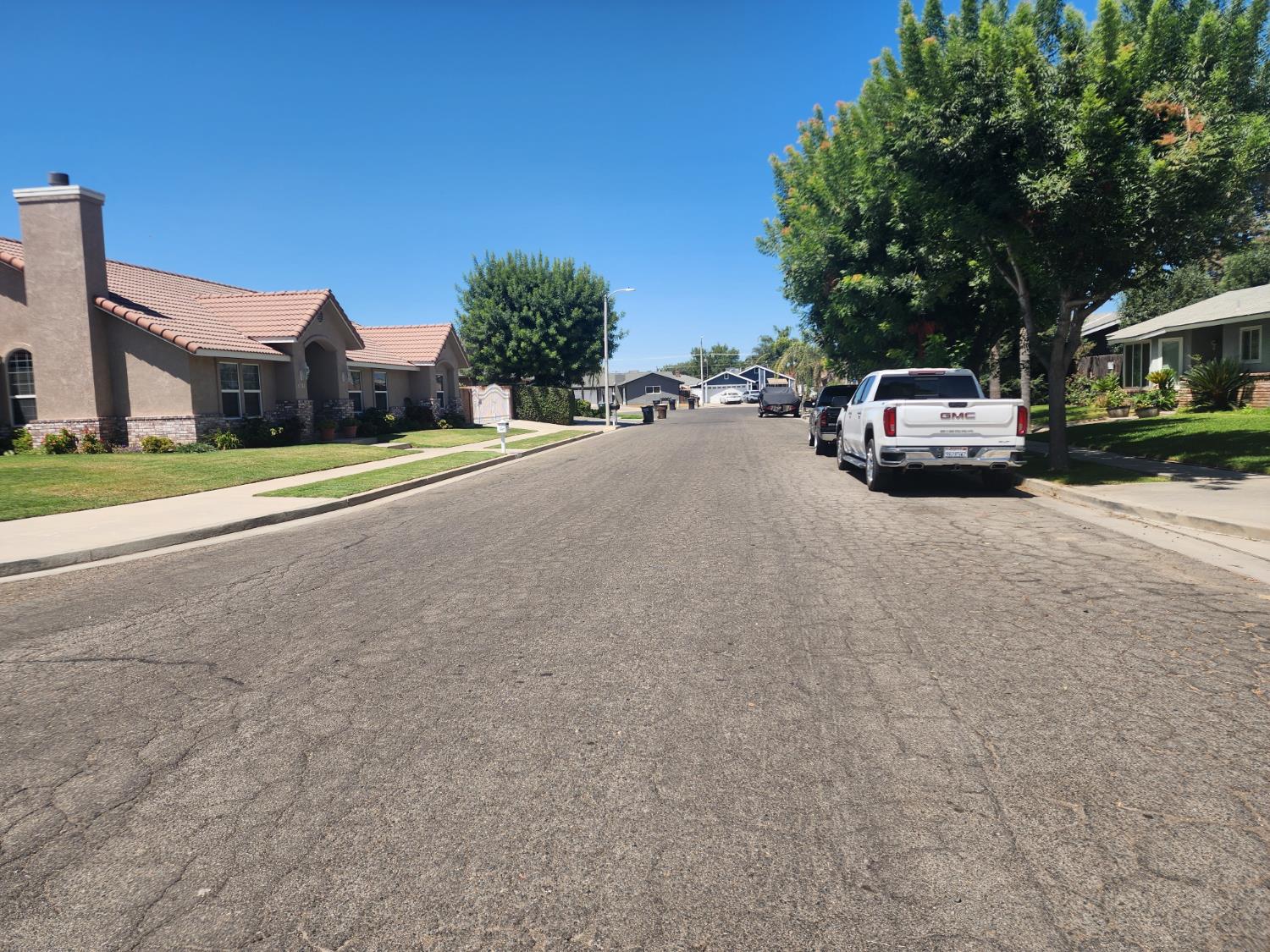 1717 E Ash Ave, Tulare, CA 93274