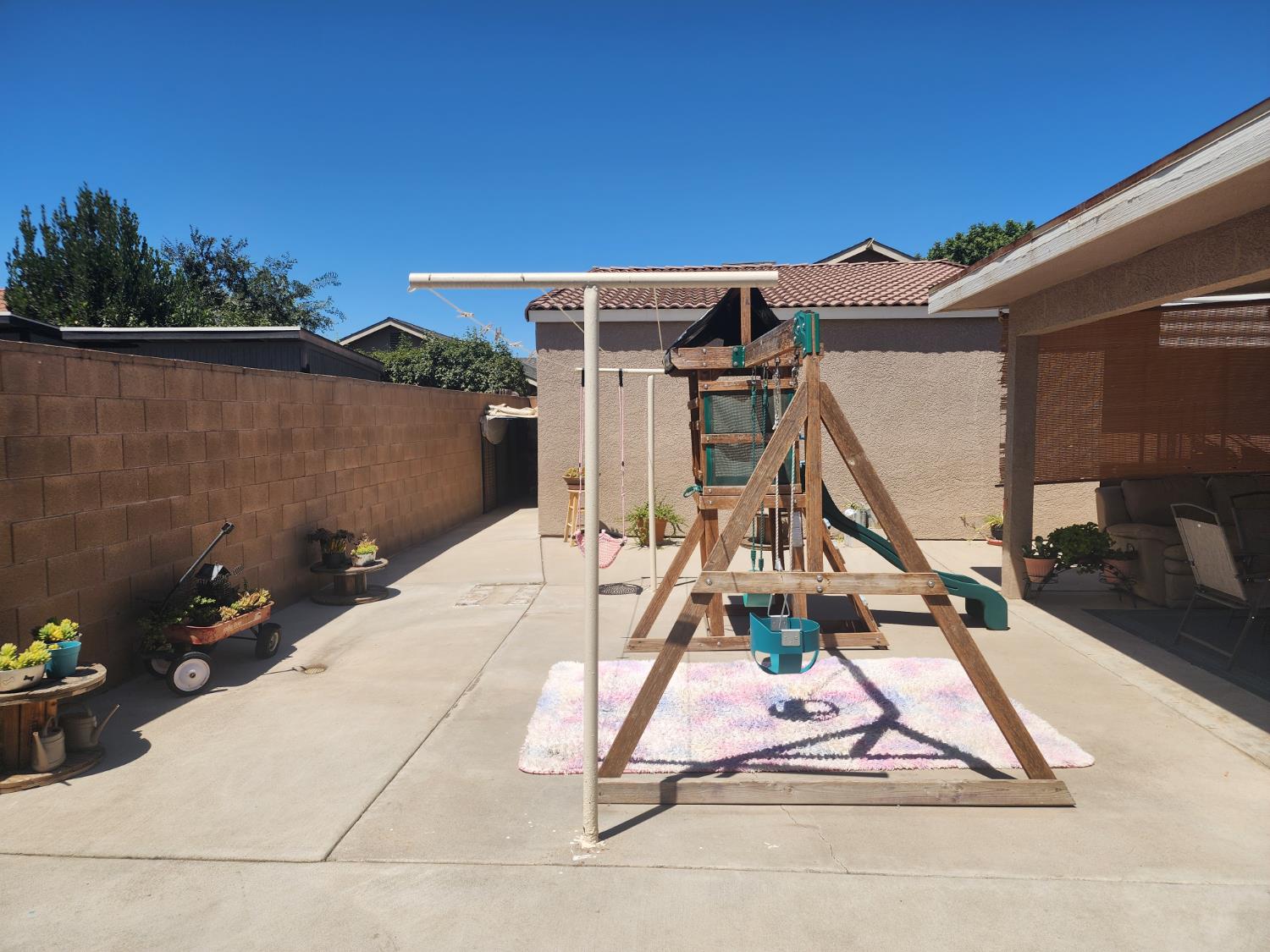 1717 E Ash Ave, Tulare, CA 93274