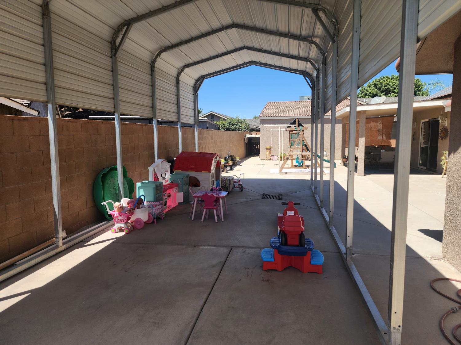 1717 E Ash Ave, Tulare, CA 93274