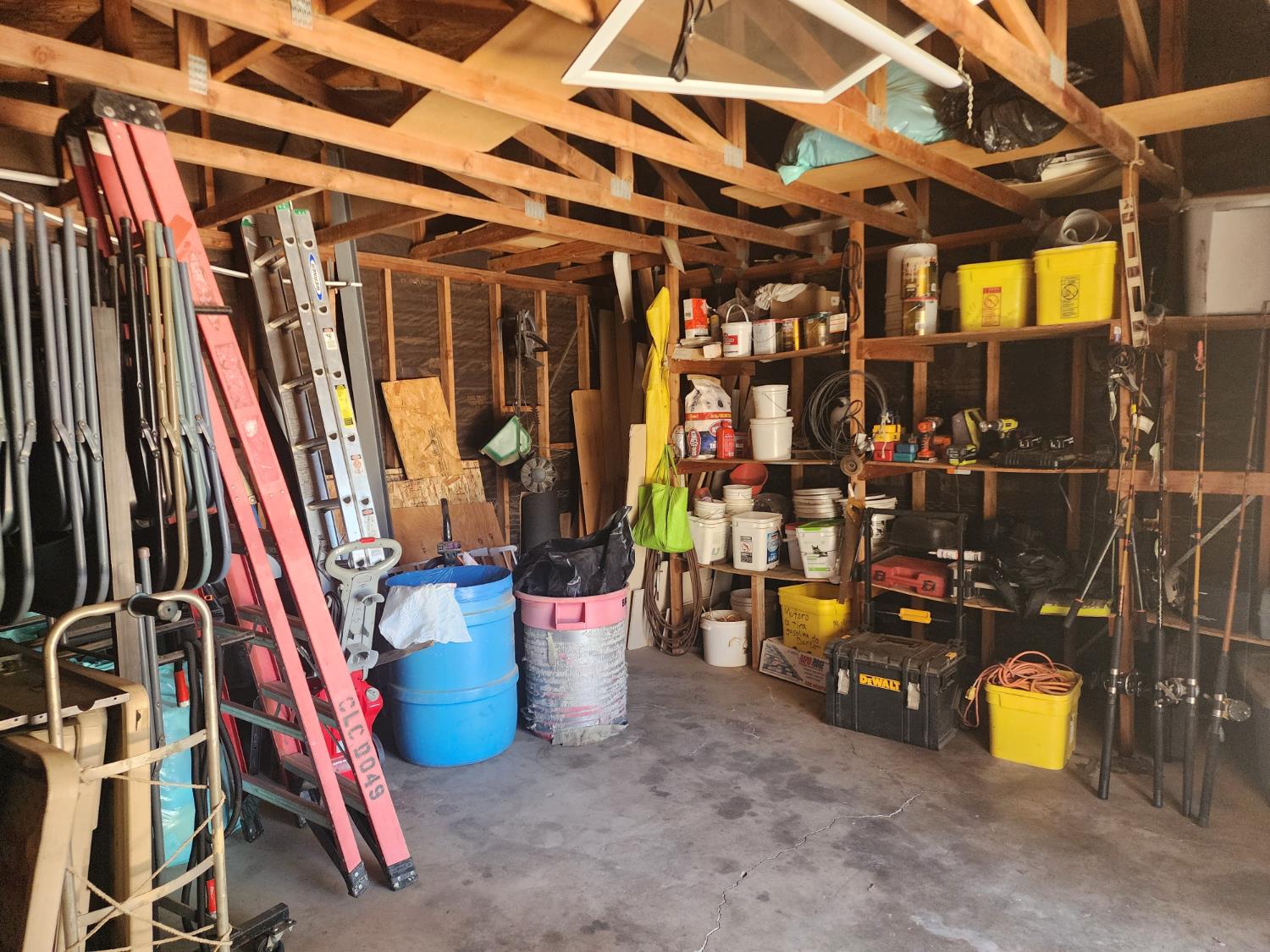 1717 E Ash Ave, Tulare, CA 93274