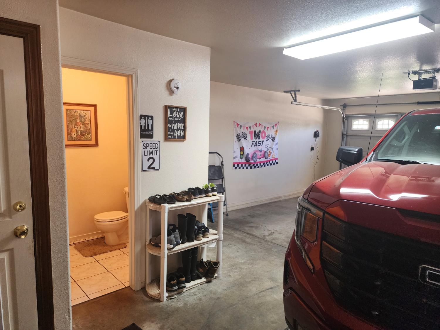 1717 E Ash Ave, Tulare, CA 93274
