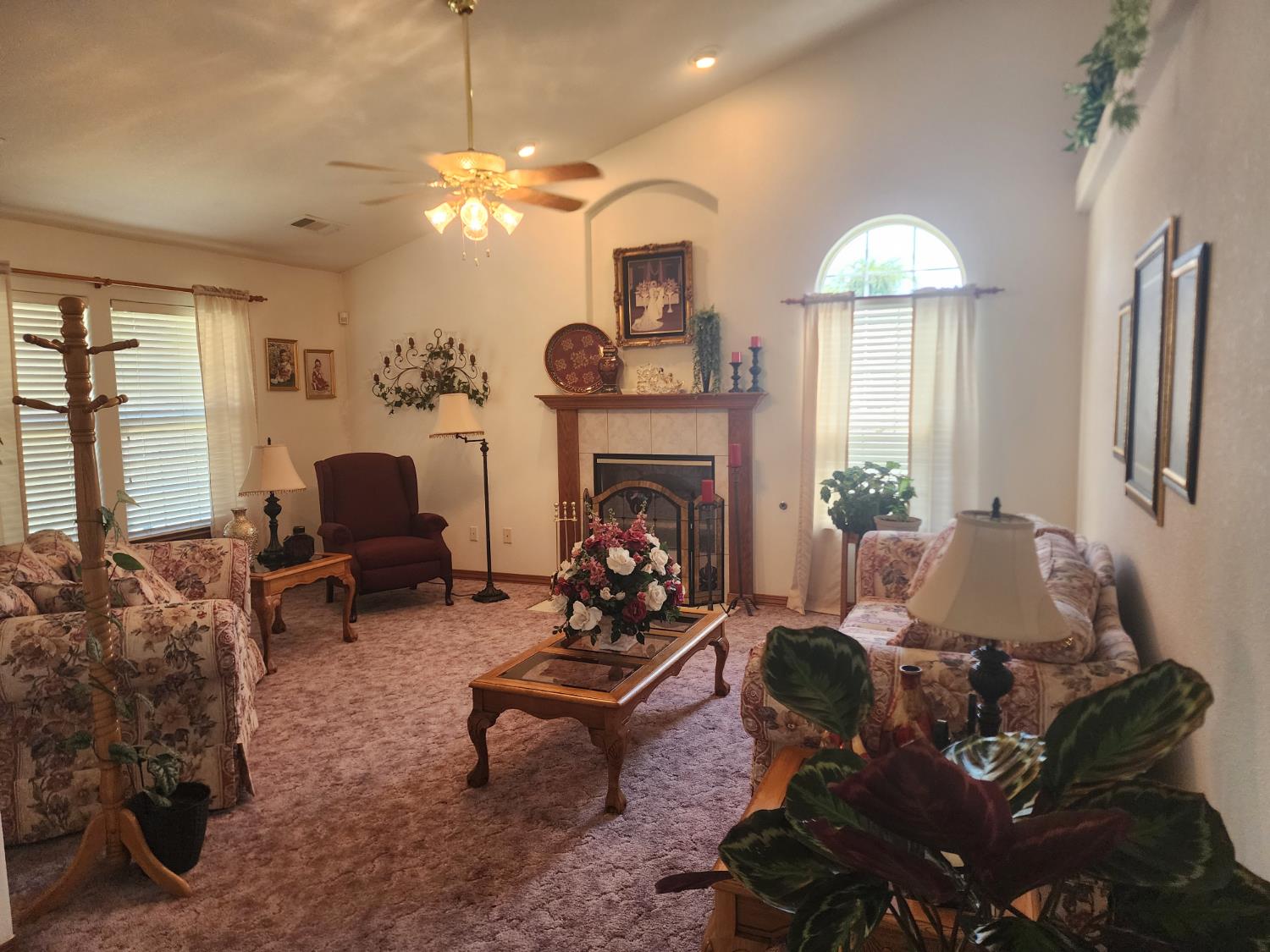 1717 E Ash Ave, Tulare, CA 93274