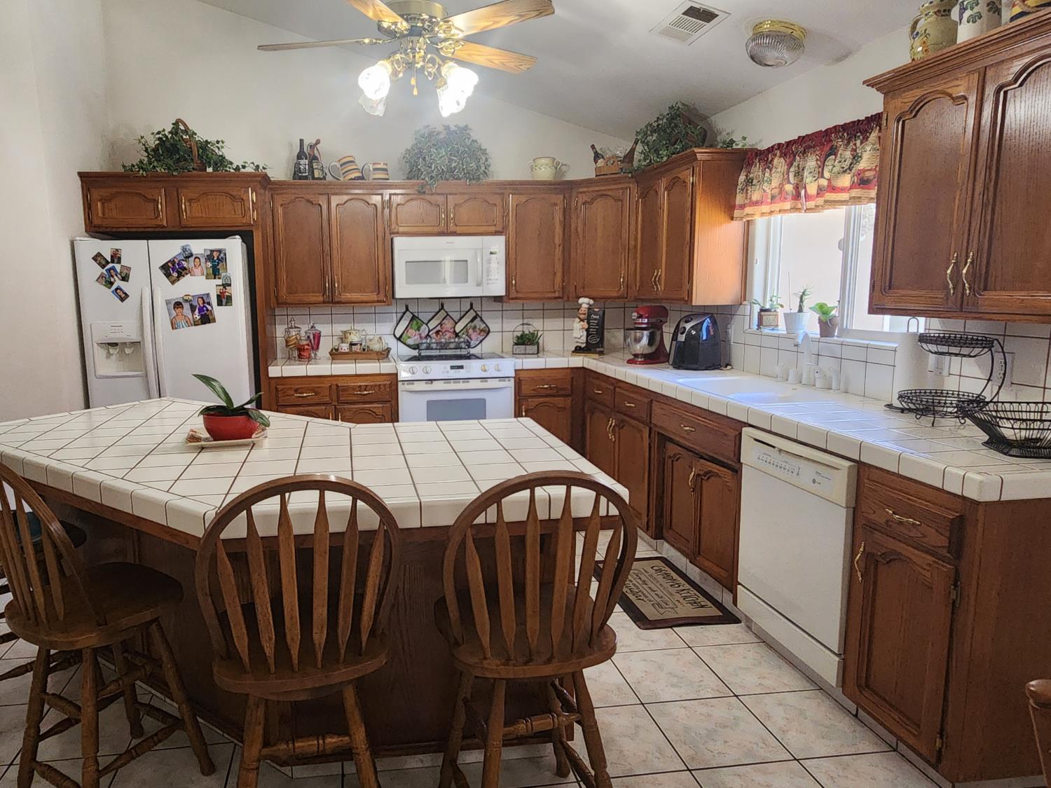 1717 E Ash Ave, Tulare, CA 93274
