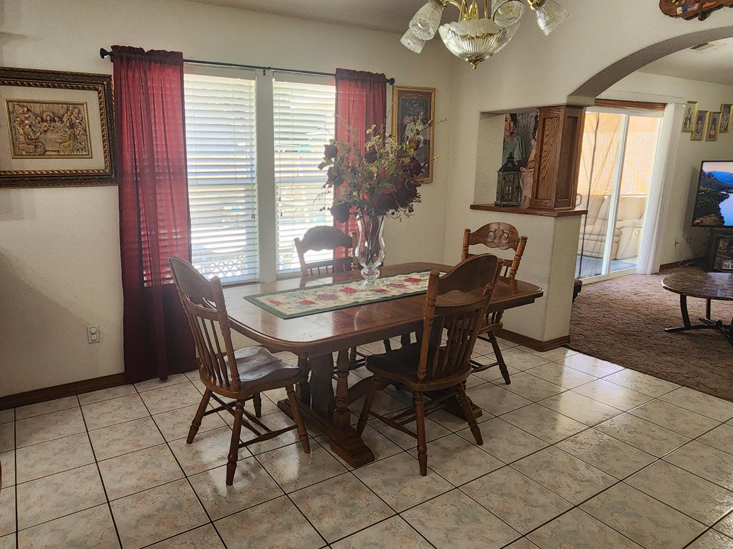 1717 E Ash Ave, Tulare, CA 93274