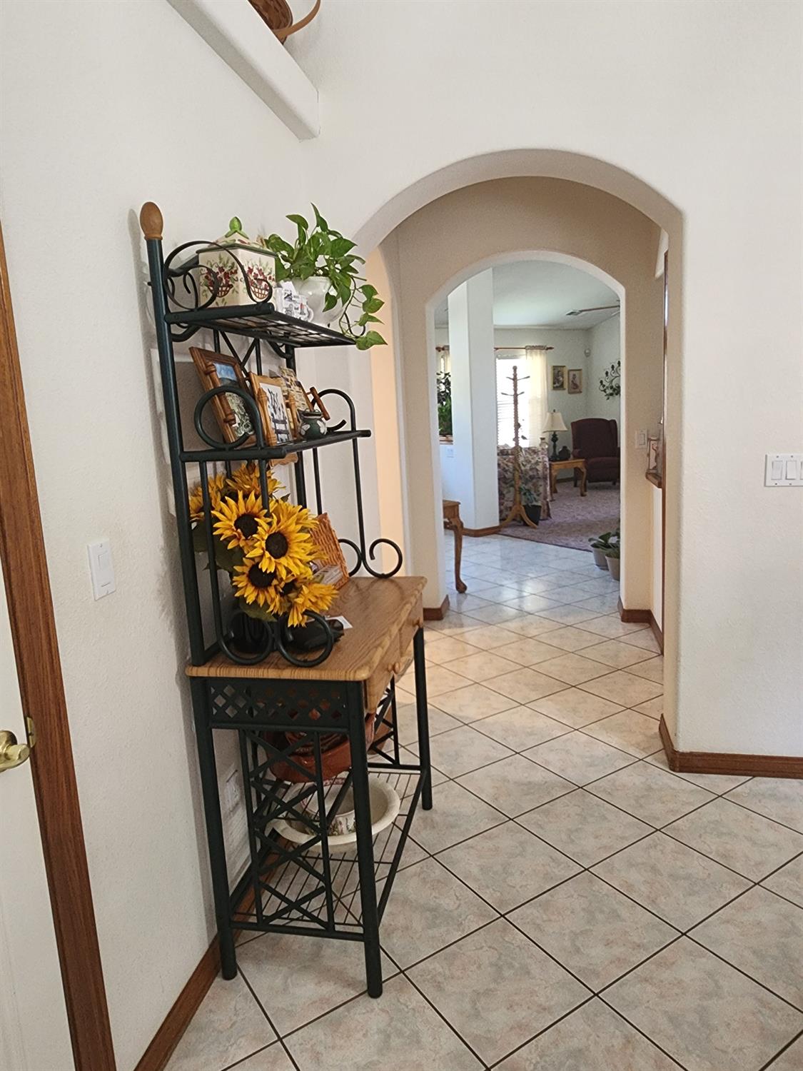 1717 E Ash Ave, Tulare, CA 93274