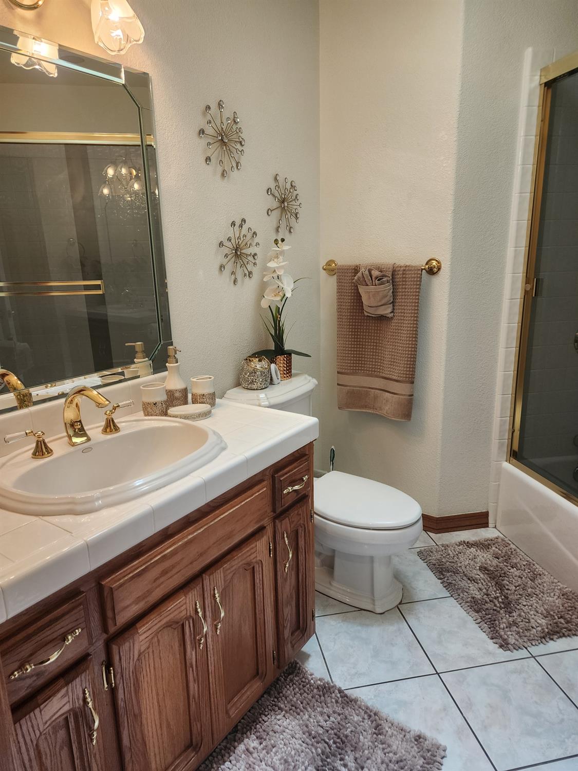 1717 E Ash Ave, Tulare, CA 93274