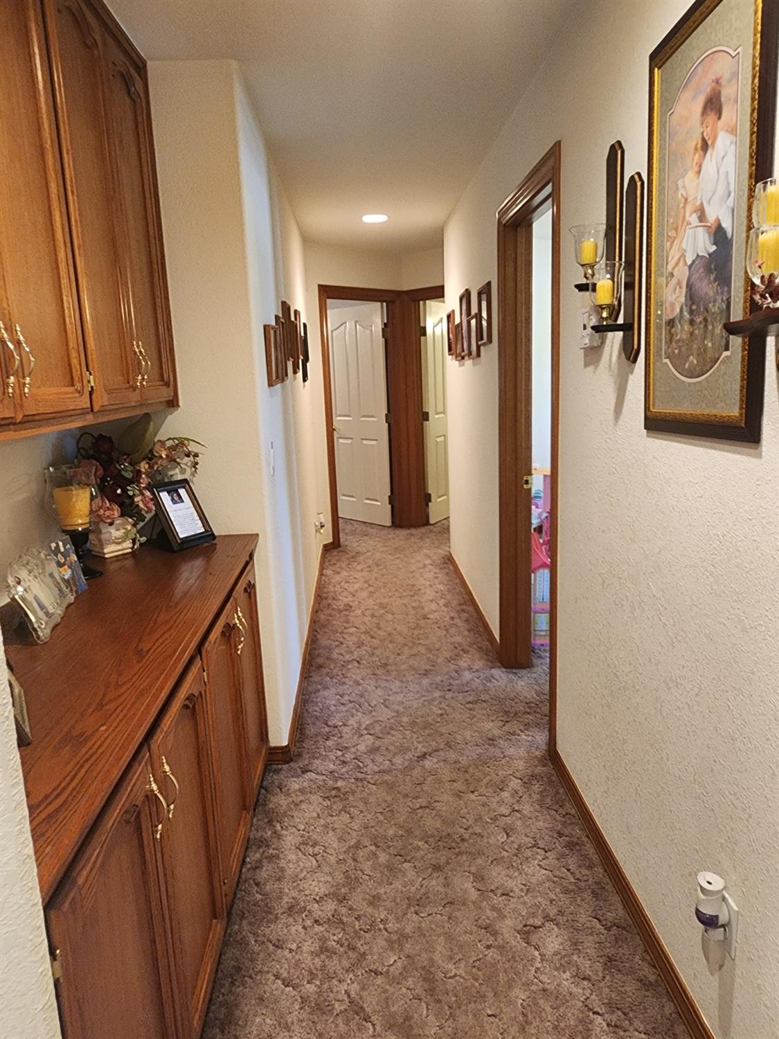 1717 E Ash Ave, Tulare, CA 93274