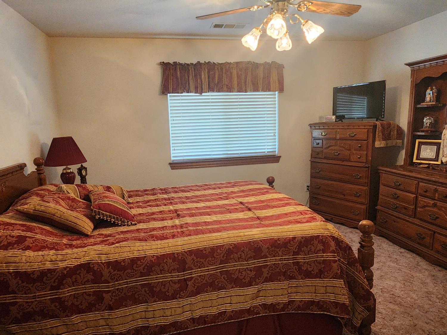 1717 E Ash Ave, Tulare, CA 93274