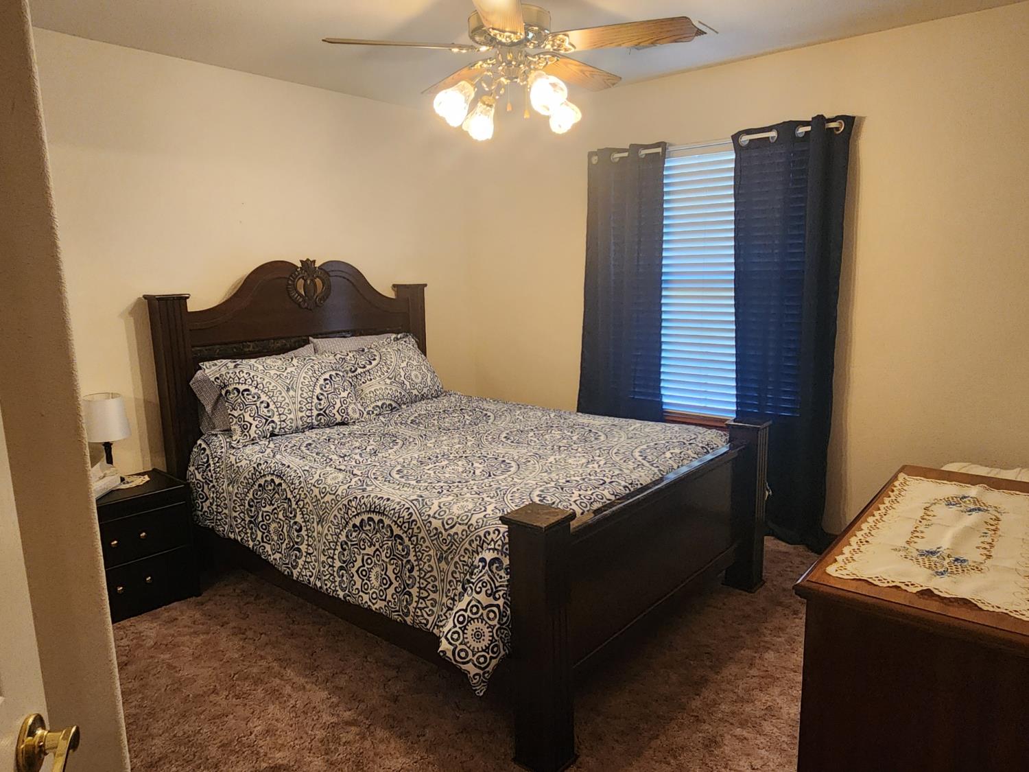 1717 E Ash Ave, Tulare, CA 93274