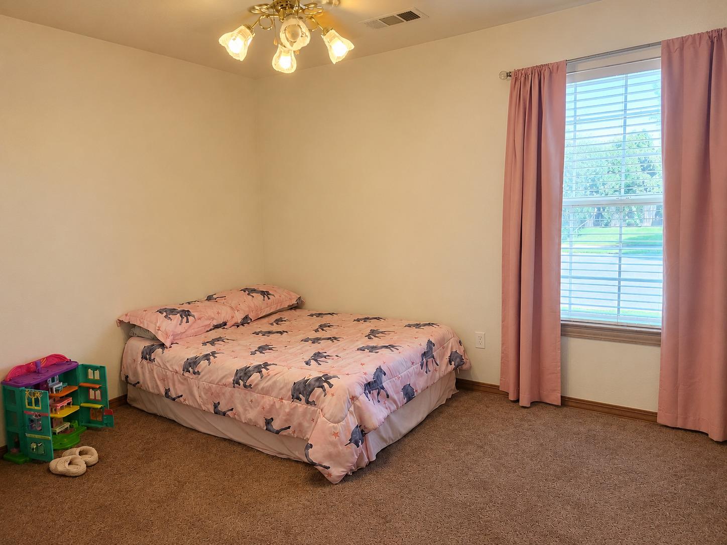 1717 E Ash Ave, Tulare, CA 93274