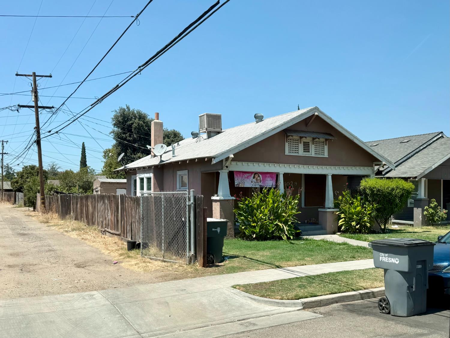 1029 N Mariposa St, Fresno, CA 93701