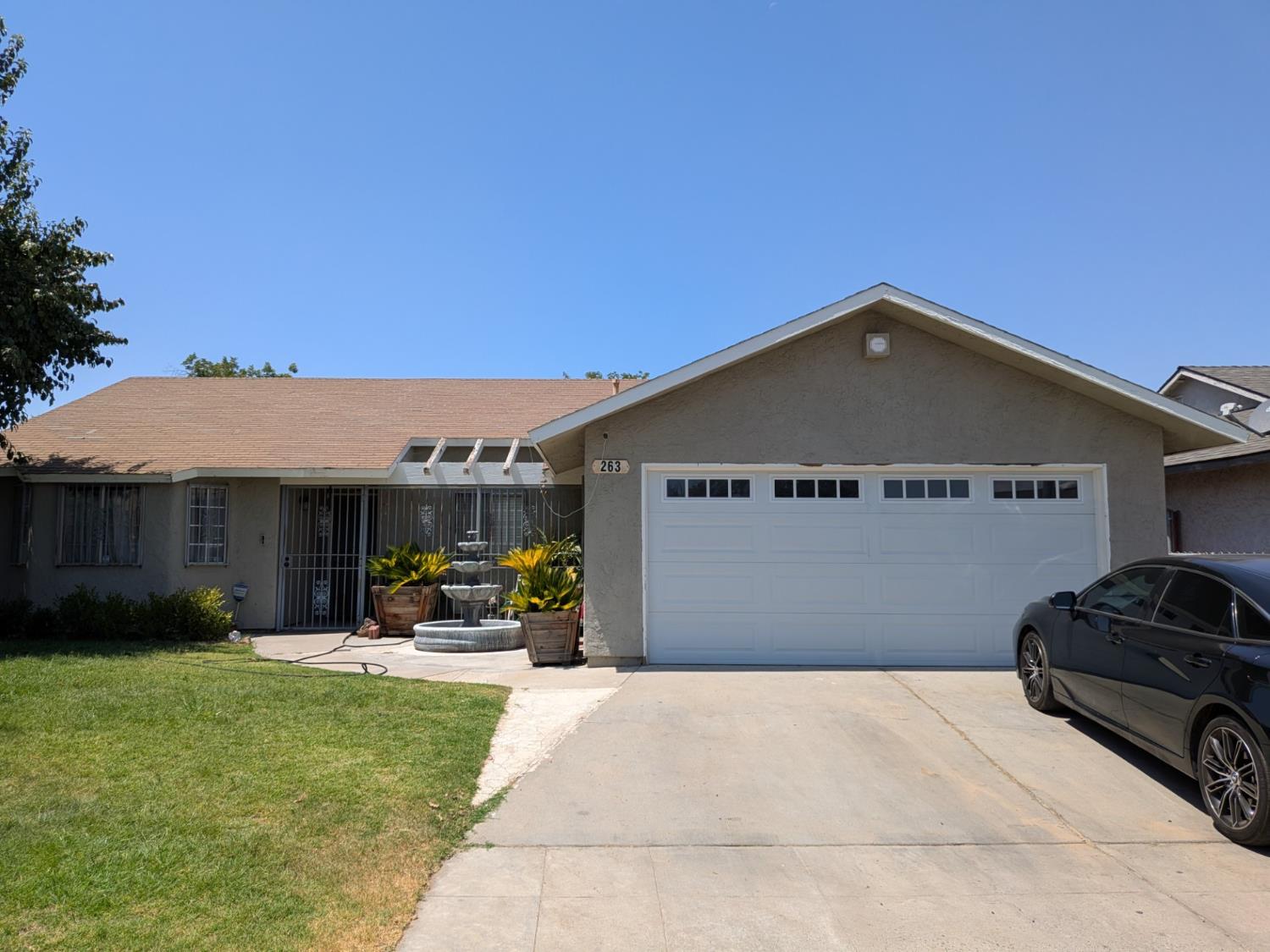263 N Adrian Ave, Fresno, CA 93727