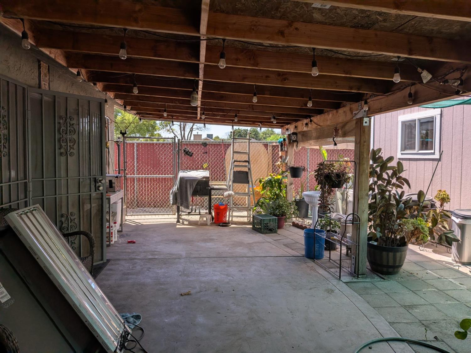 263 N Adrian Ave, Fresno, CA 93727