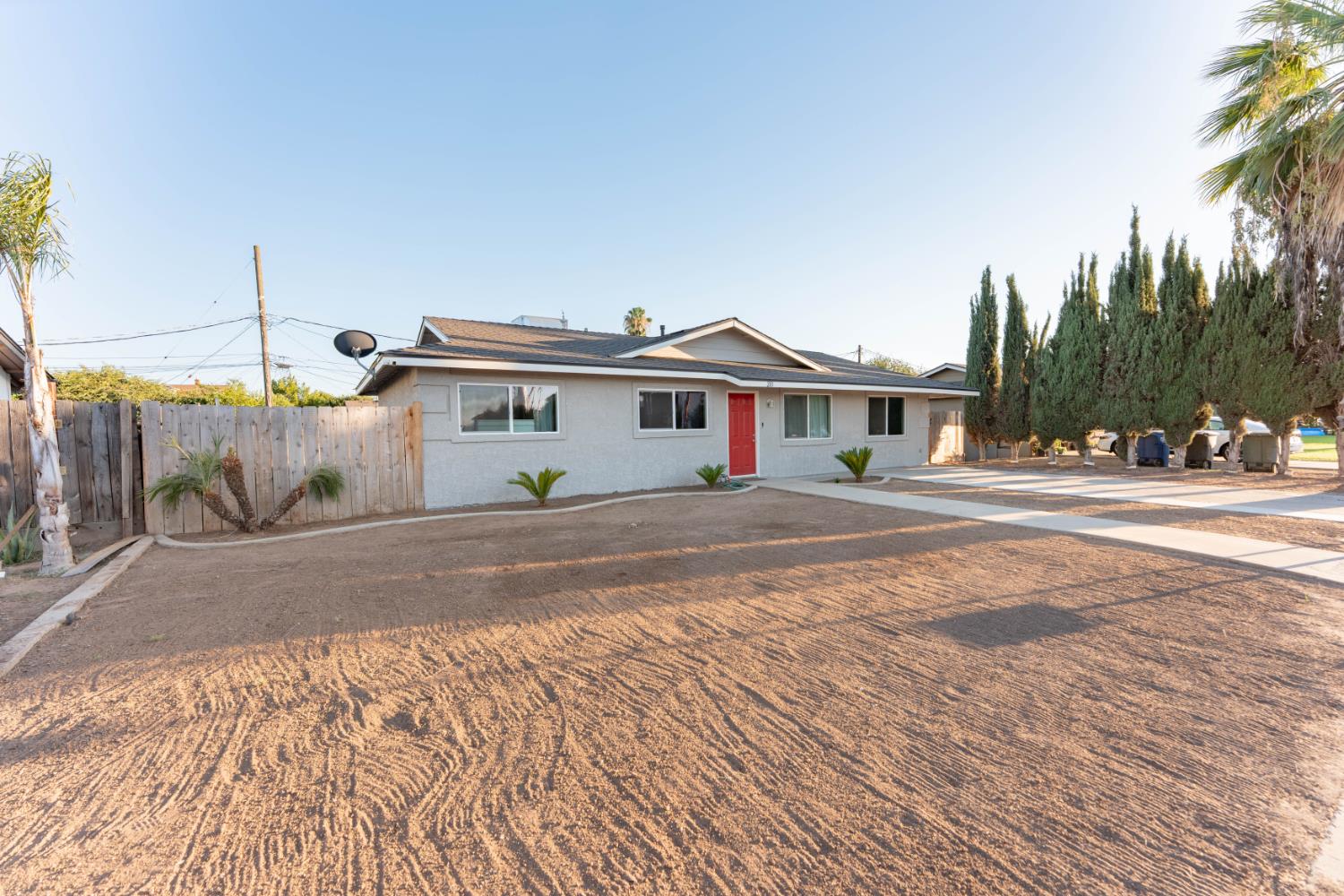 200 W Sierra Way, Dinuba, CA 93618