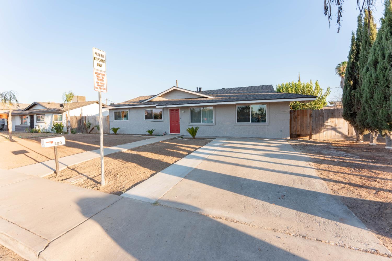 200 W Sierra Way, Dinuba, CA 93618
