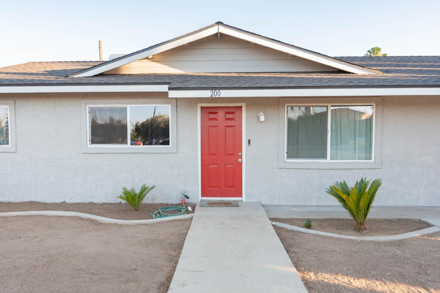 200 W Sierra Way, Dinuba, CA 93618