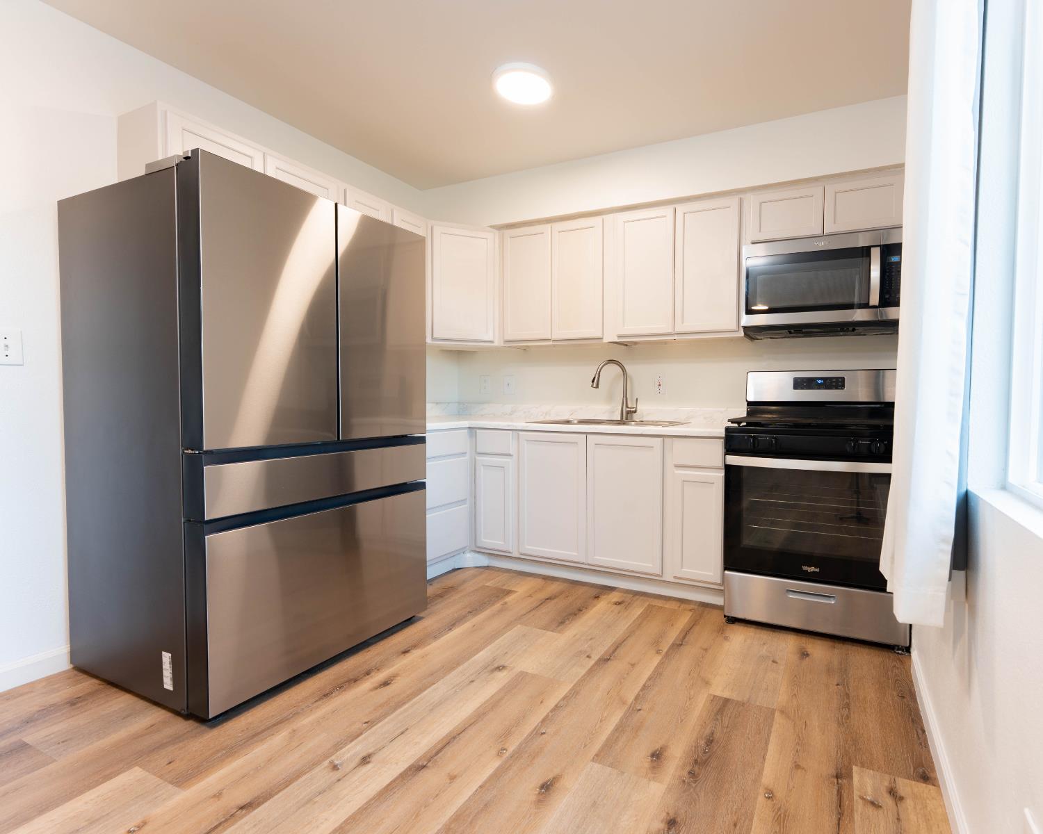 200 W Sierra Way, Dinuba, CA 93618
