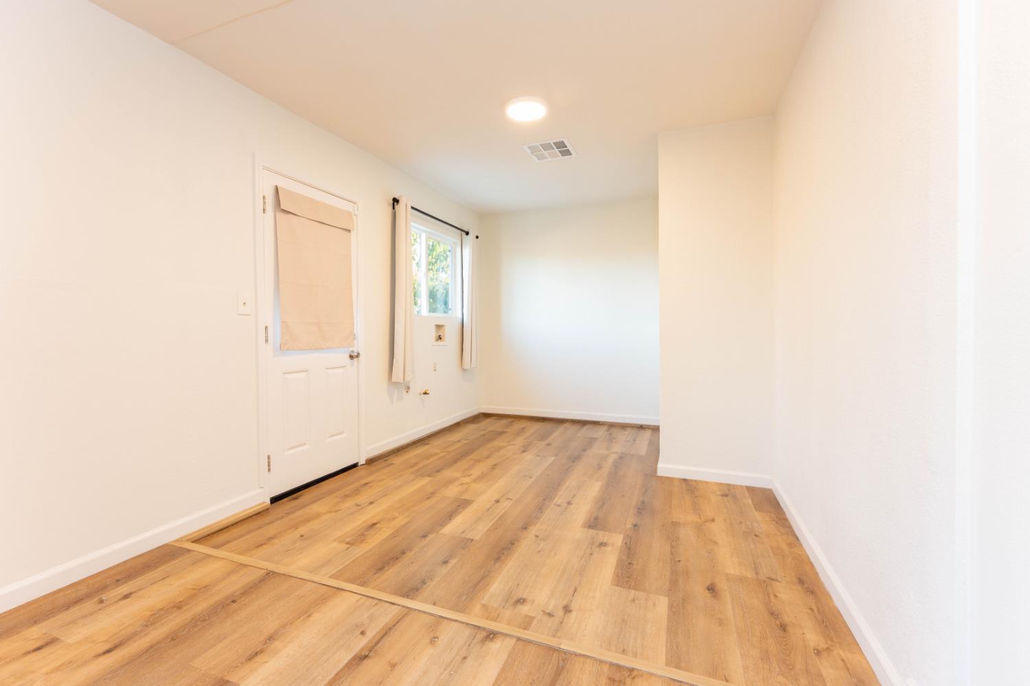 200 W Sierra Way, Dinuba, CA 93618