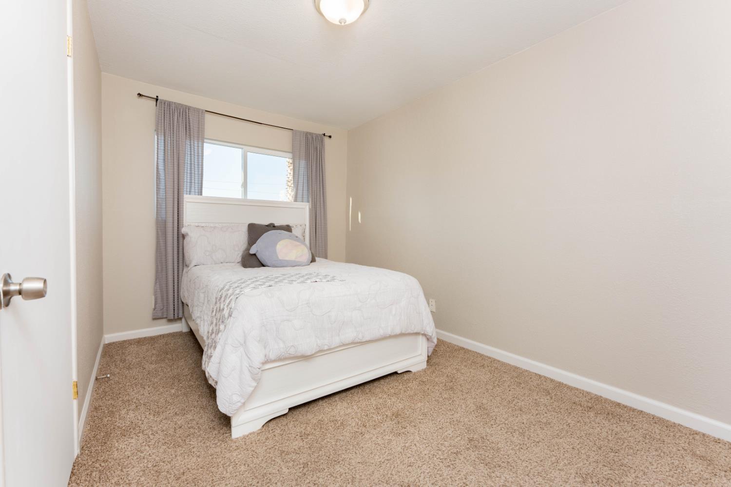 200 W Sierra Way, Dinuba, CA 93618