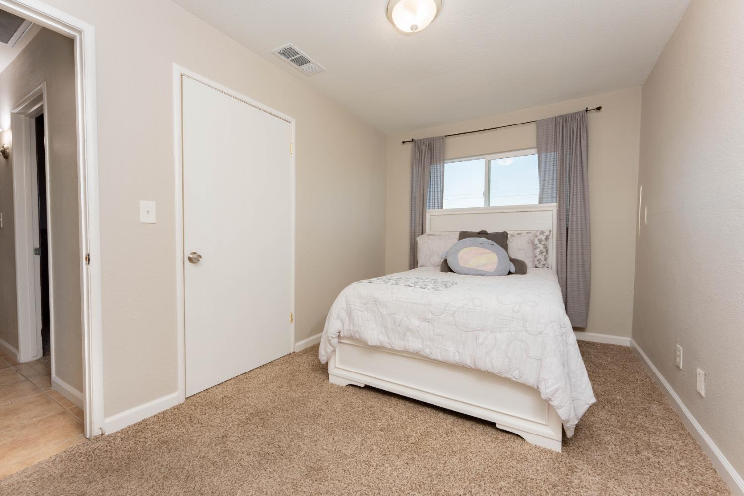 200 W Sierra Way, Dinuba, CA 93618
