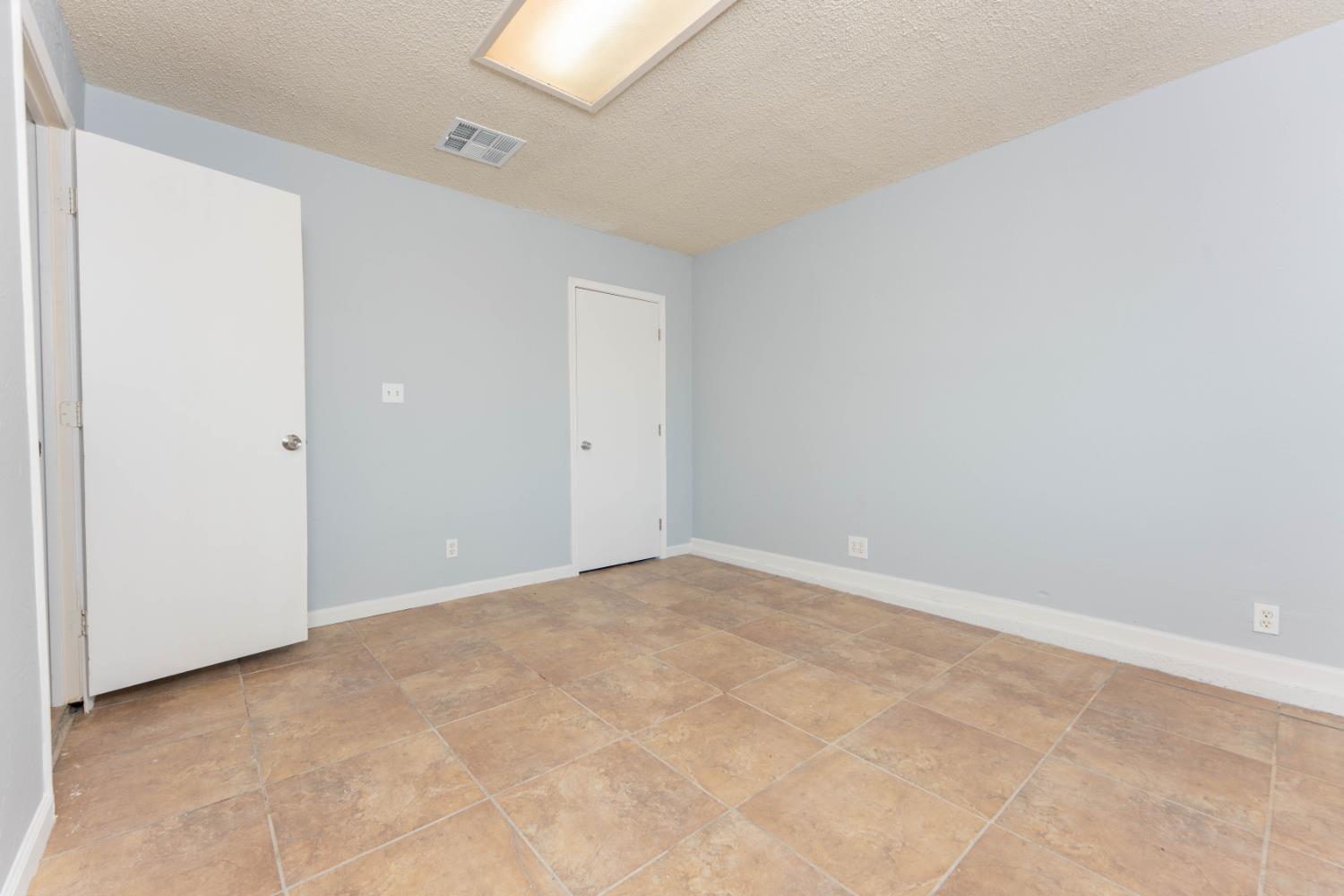 200 W Sierra Way, Dinuba, CA 93618