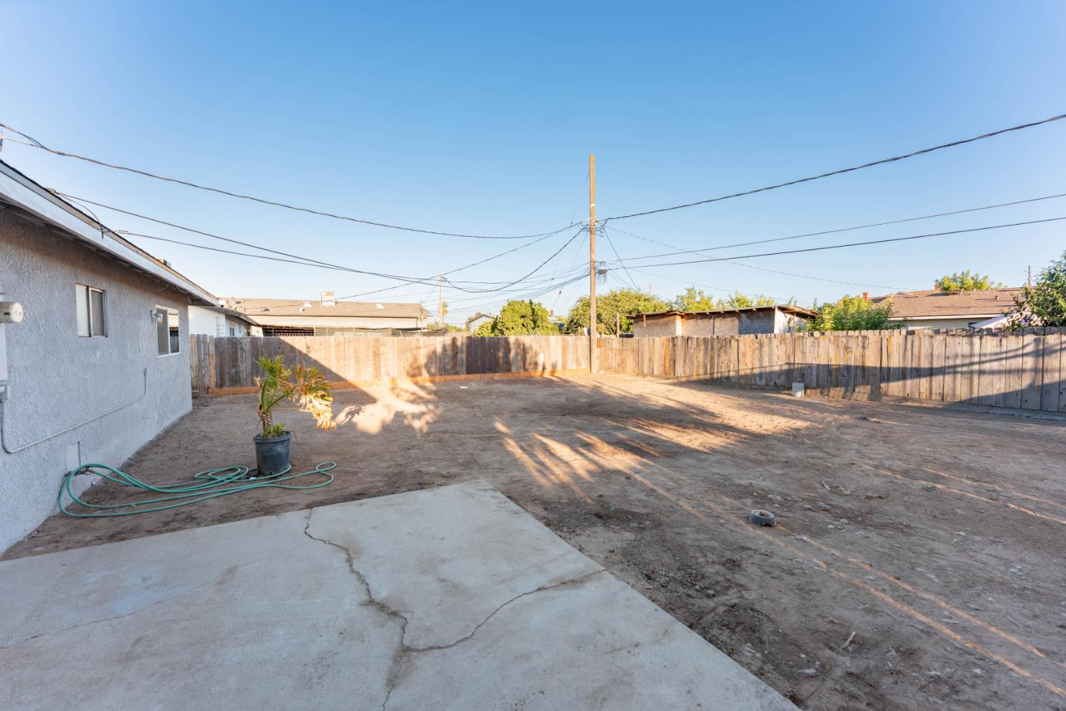 200 W Sierra Way, Dinuba, CA 93618