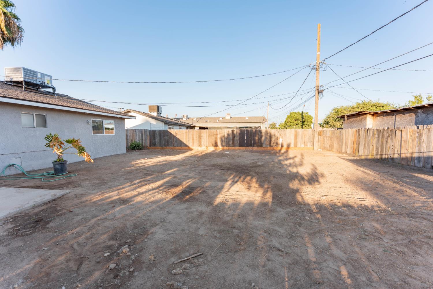 200 W Sierra Way, Dinuba, CA 93618
