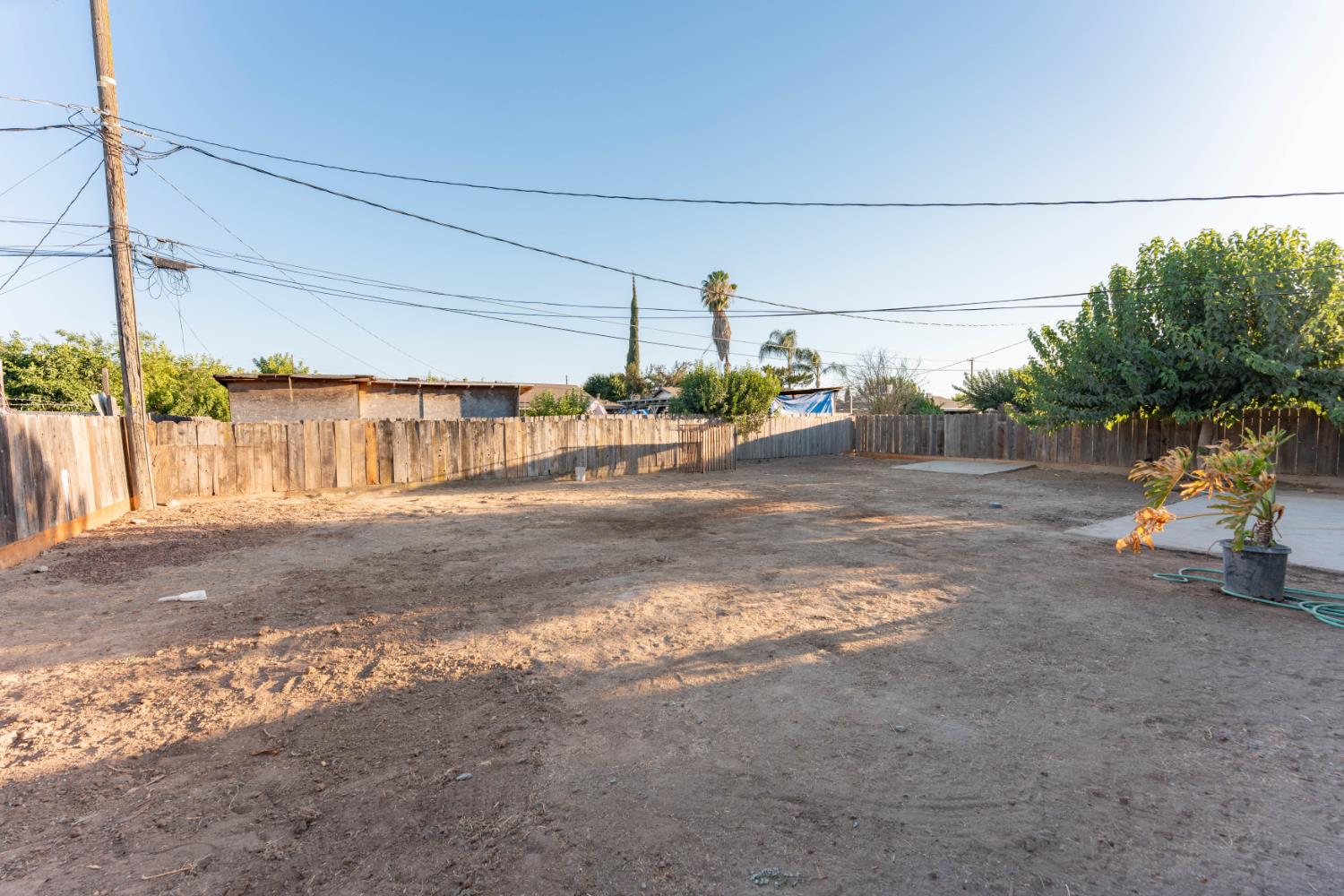 200 W Sierra Way, Dinuba, CA 93618