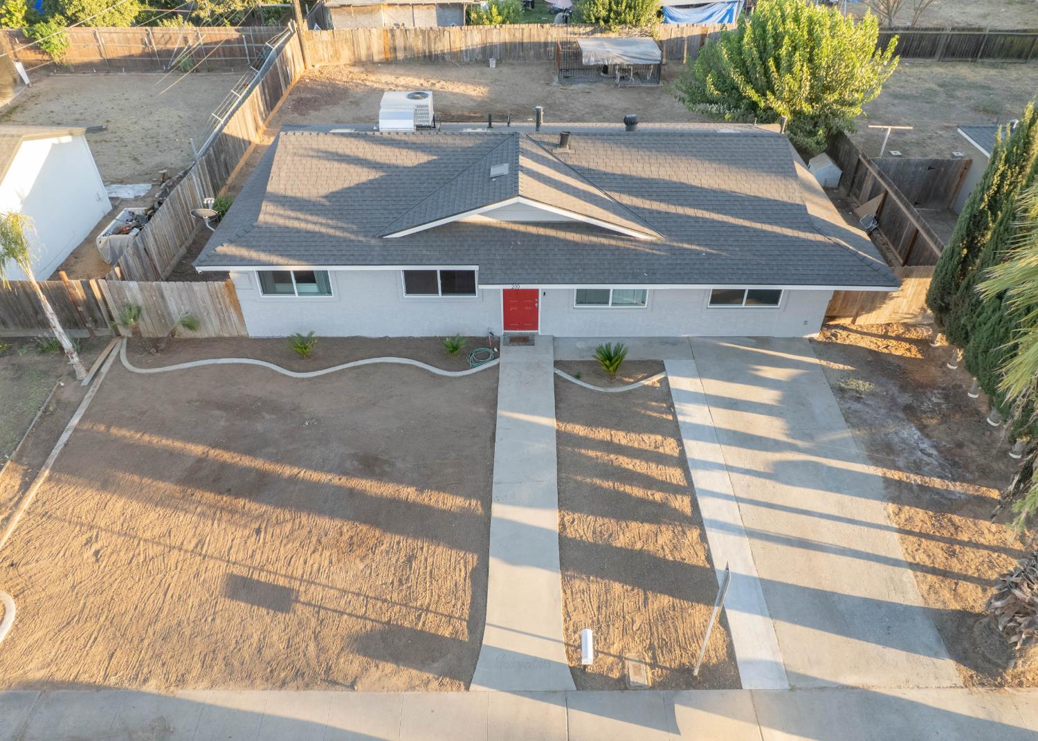 200 W Sierra Way, Dinuba, CA 93618