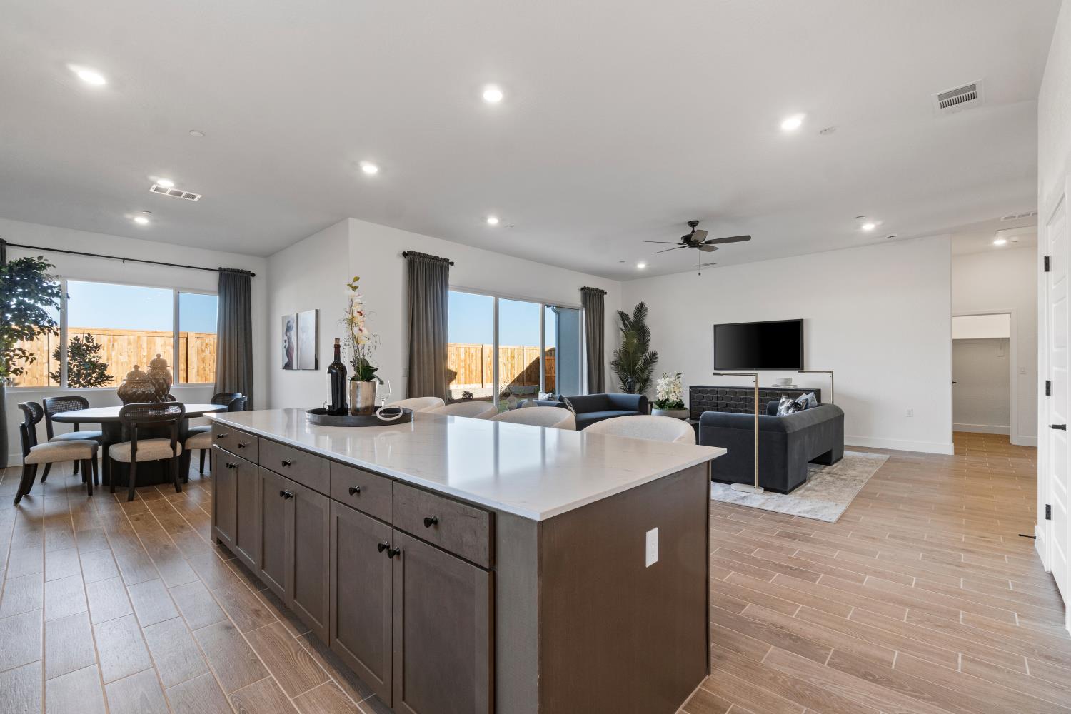 2291 N Argyle Ave, Clovis, CA 93619