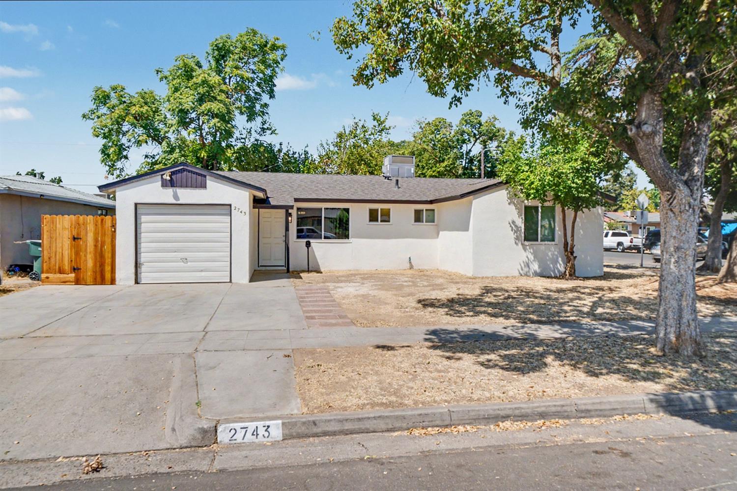 2743 E Ashcroft Ave, Fresno, CA 93726