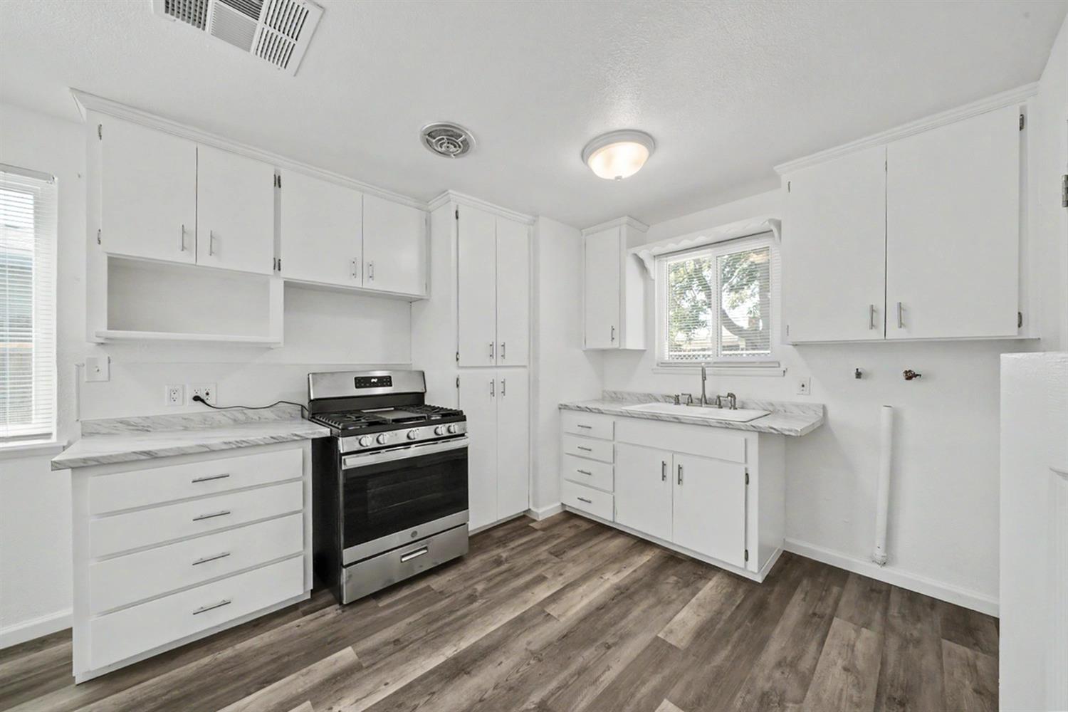 2743 E Ashcroft Ave, Fresno, CA 93726