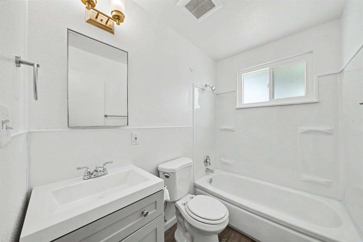 2743 E Ashcroft Ave, Fresno, CA 93726
