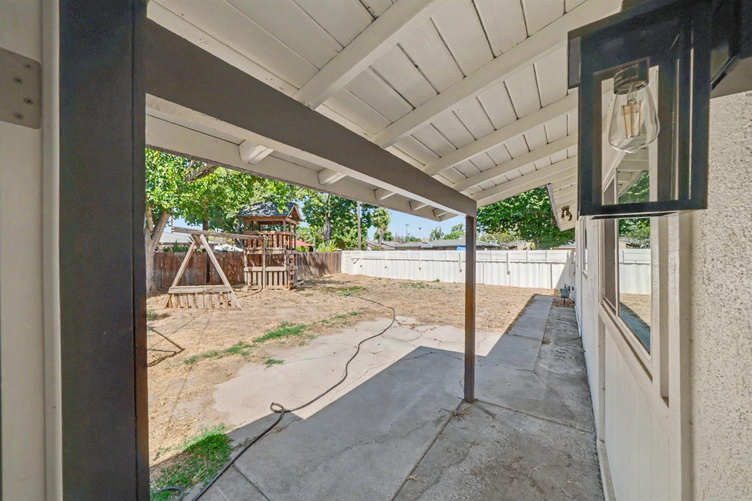 2743 E Ashcroft Ave, Fresno, CA 93726