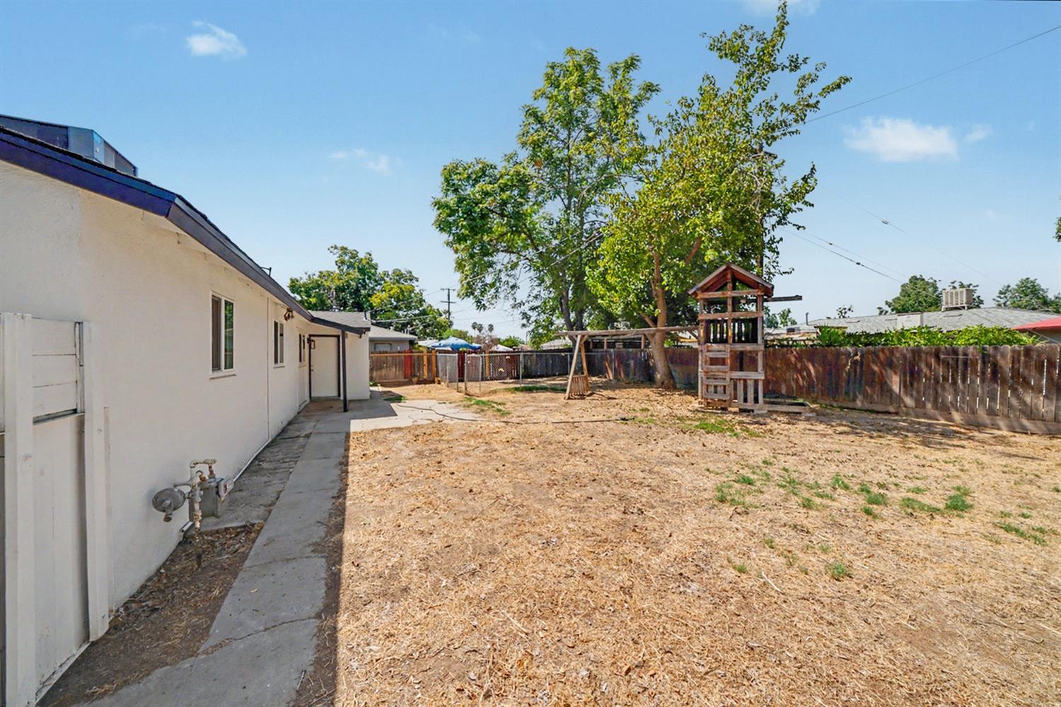 2743 E Ashcroft Ave, Fresno, CA 93726