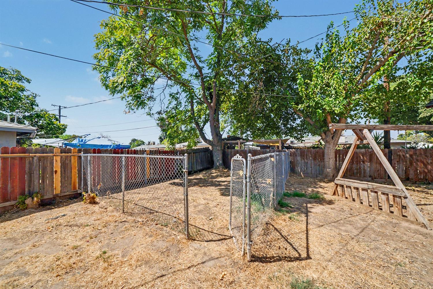 2743 E Ashcroft Ave, Fresno, CA 93726