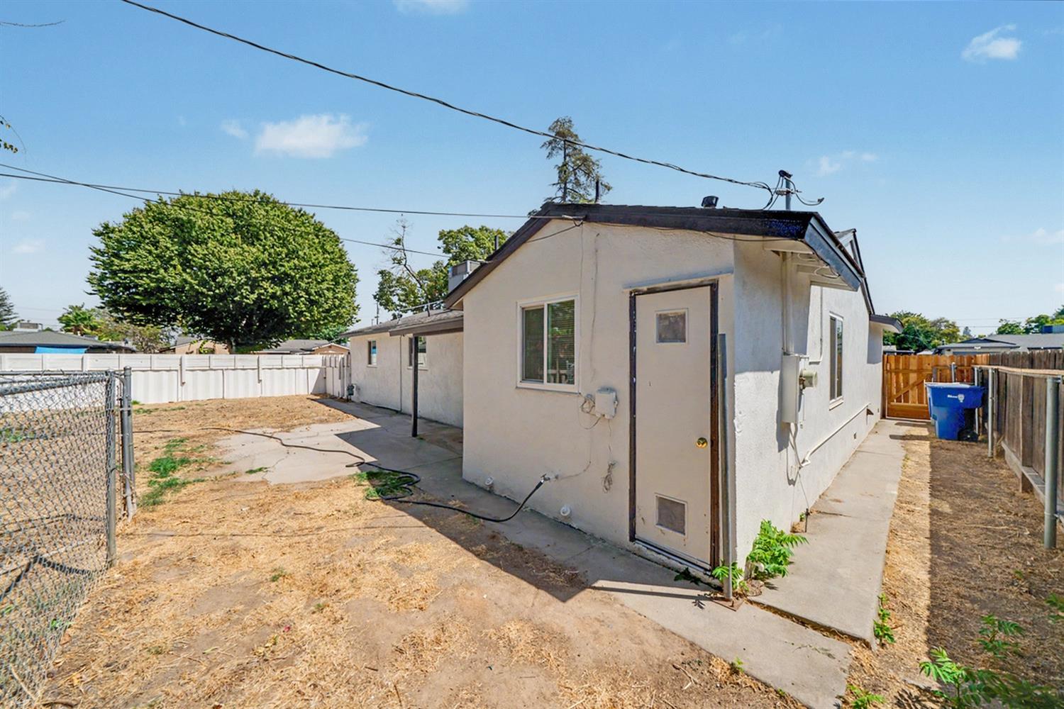 2743 E Ashcroft Ave, Fresno, CA 93726