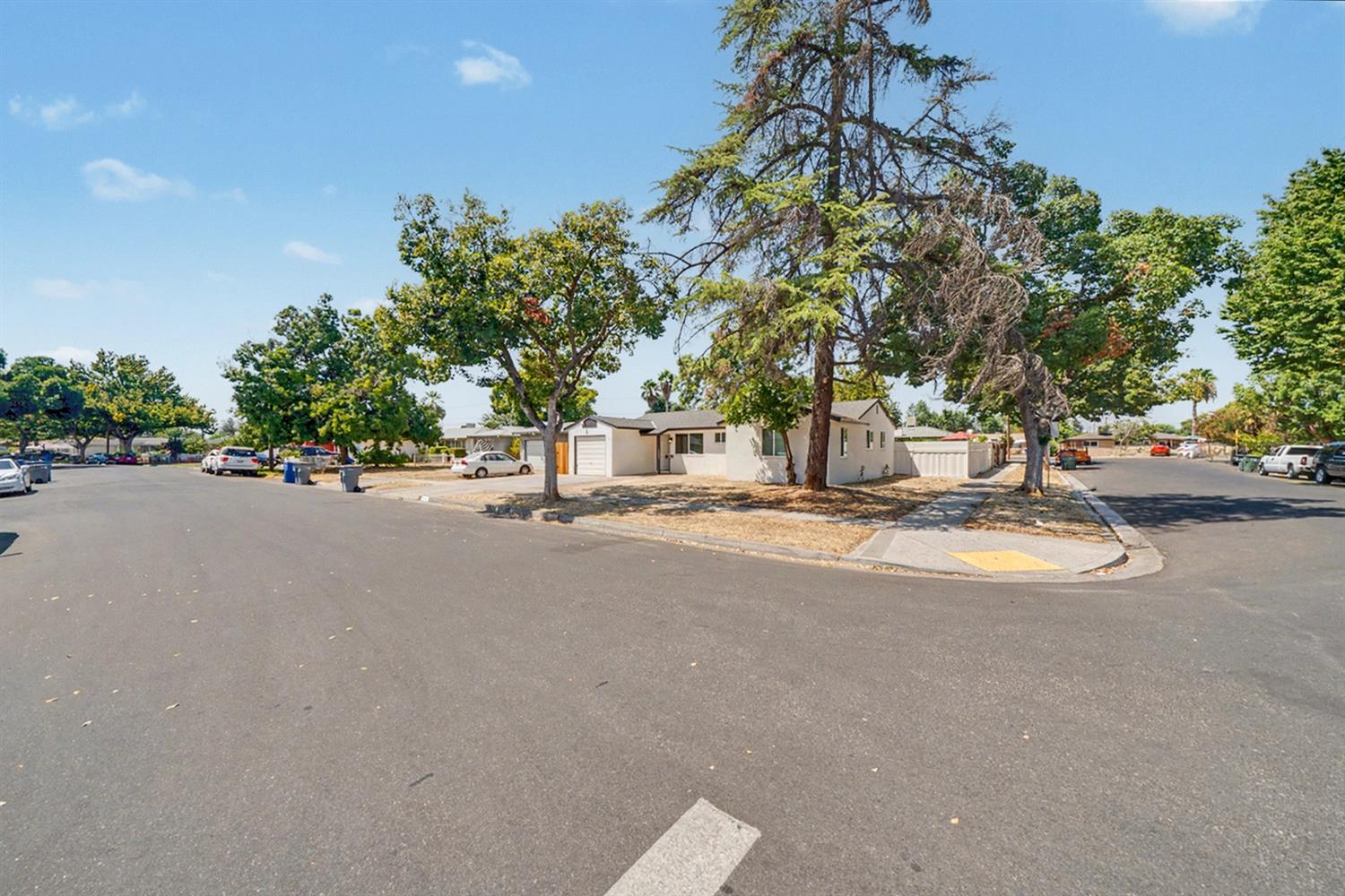 2743 E Ashcroft Ave, Fresno, CA 93726