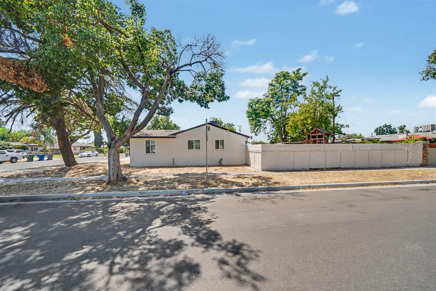 2743 E Ashcroft Ave, Fresno, CA 93726