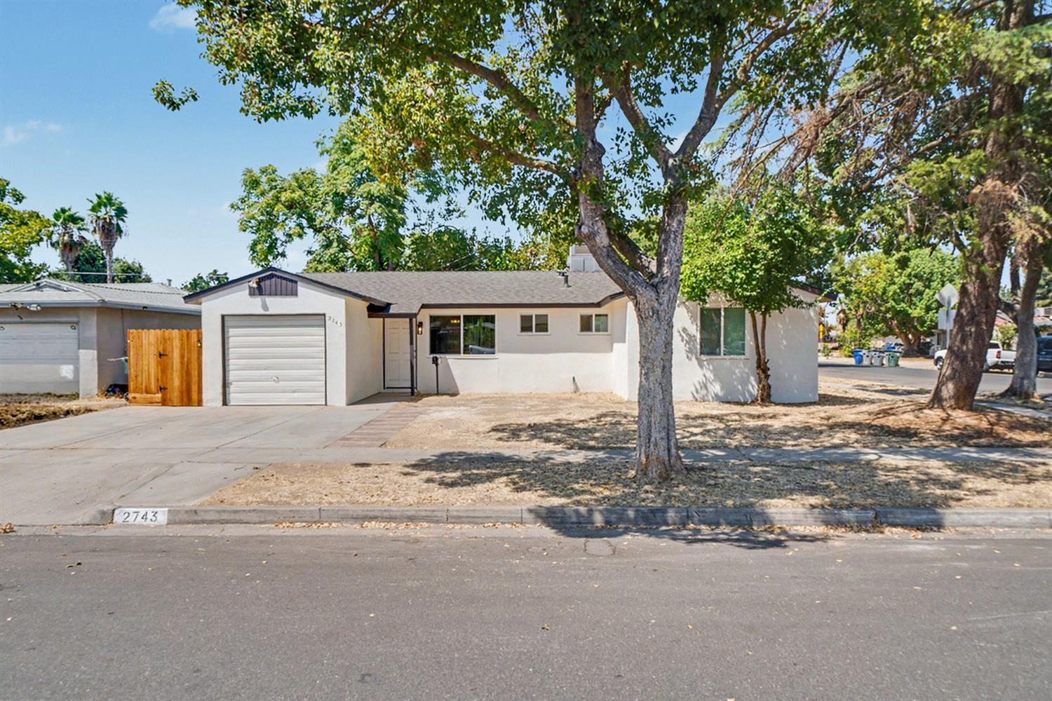 2743 E Ashcroft Ave, Fresno, CA 93726