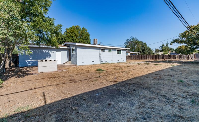 6302 N Glenn Ave, Fresno, CA 93704
