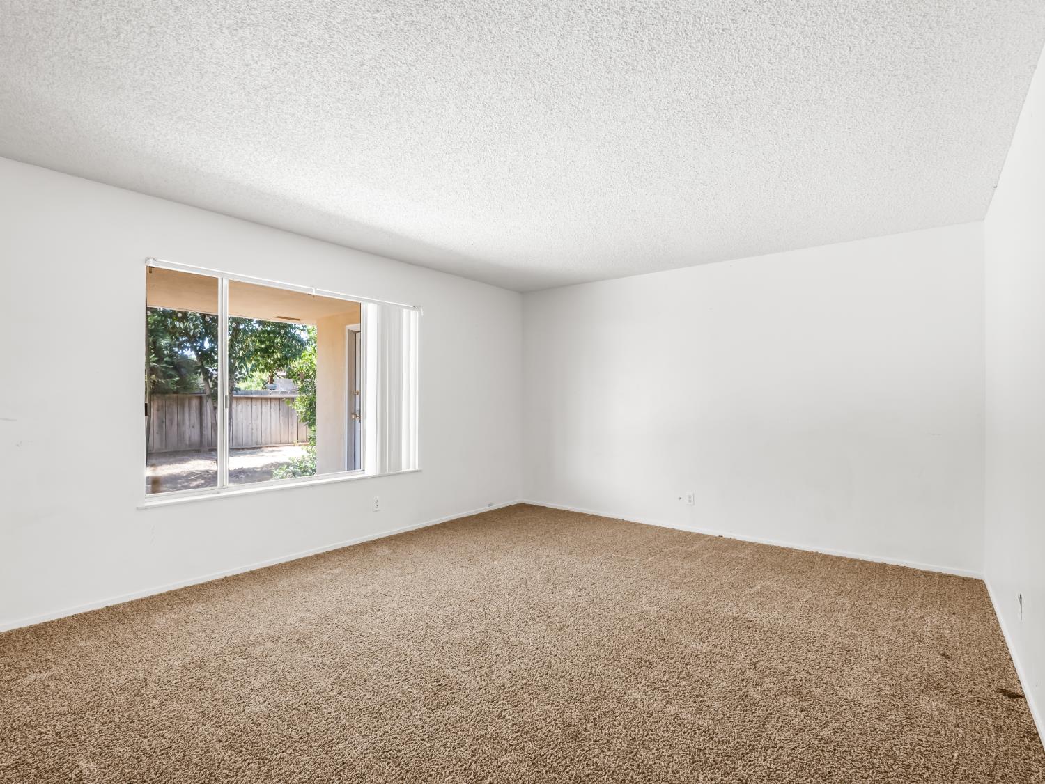 6361 N Bond St, Fresno, CA 93710