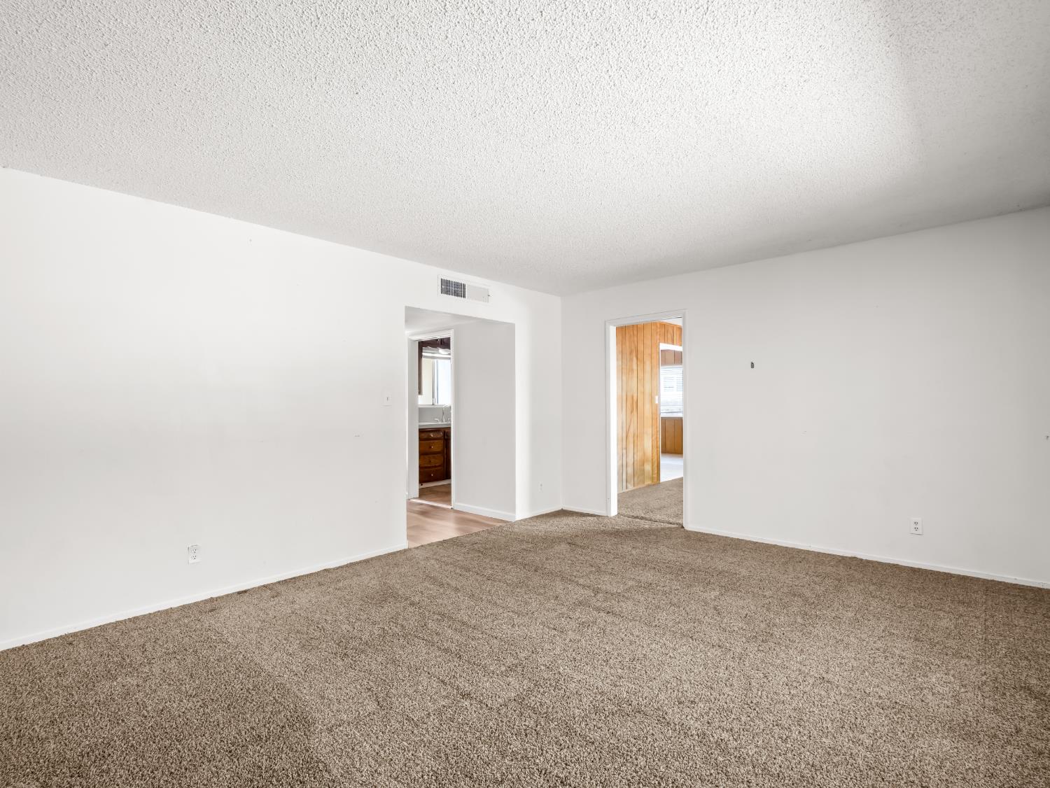6361 N Bond St, Fresno, CA 93710