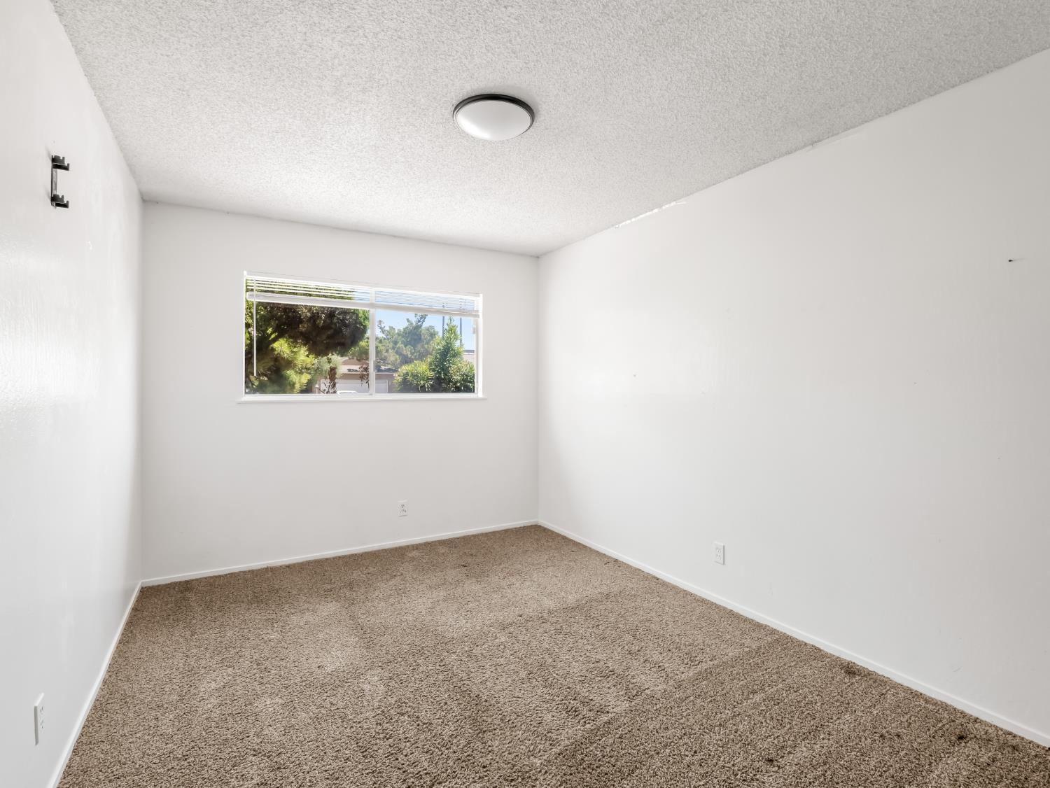 6361 N Bond St, Fresno, CA 93710