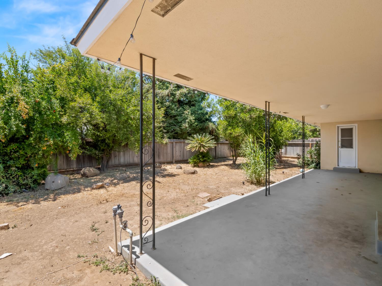 6361 N Bond St, Fresno, CA 93710