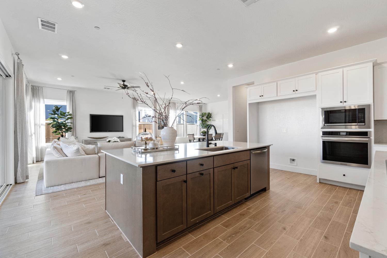 2283 N Argyle Ave, Clovis, CA 93619