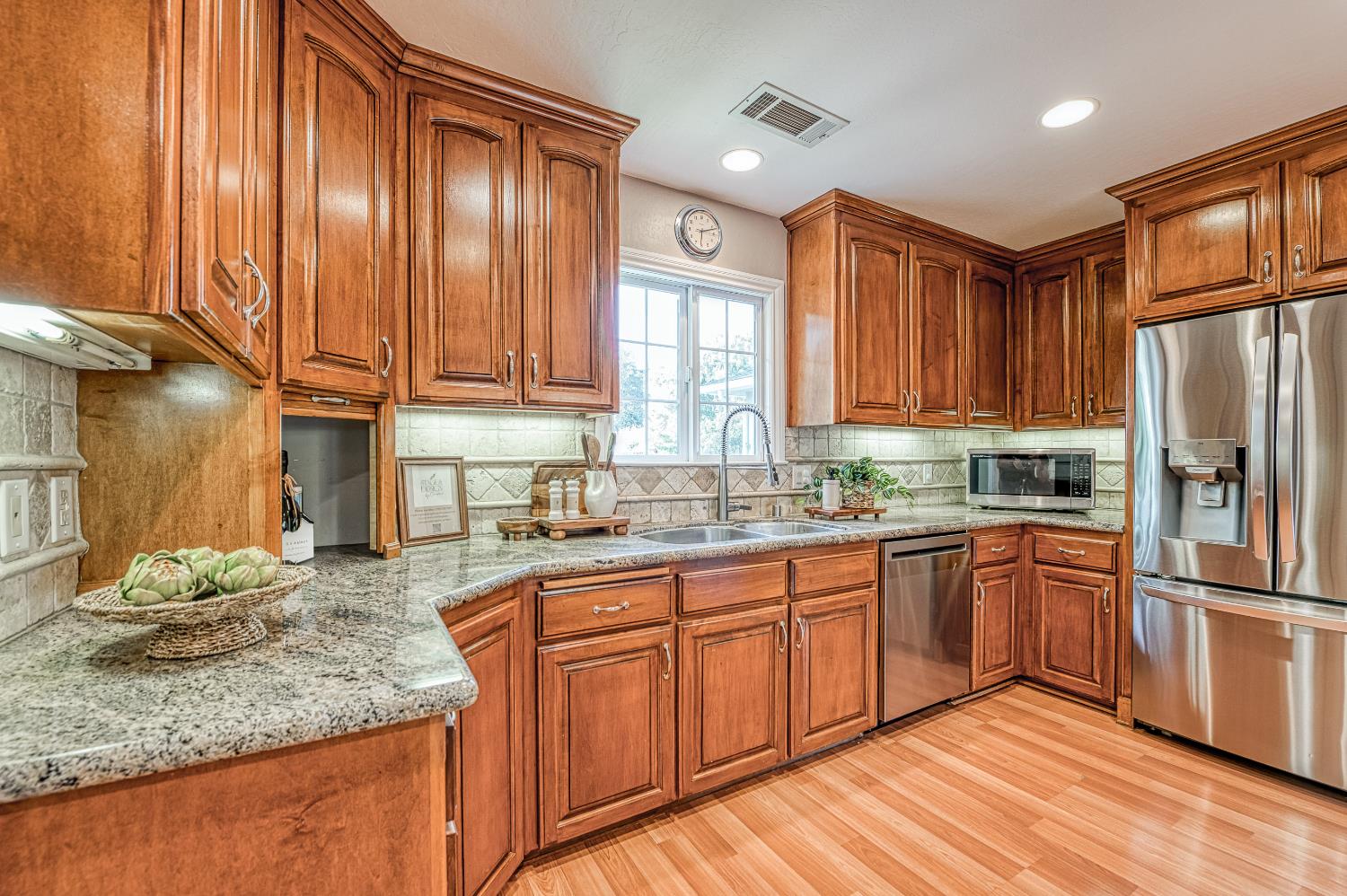 1519 W Ellery Way, Fresno, CA 93711