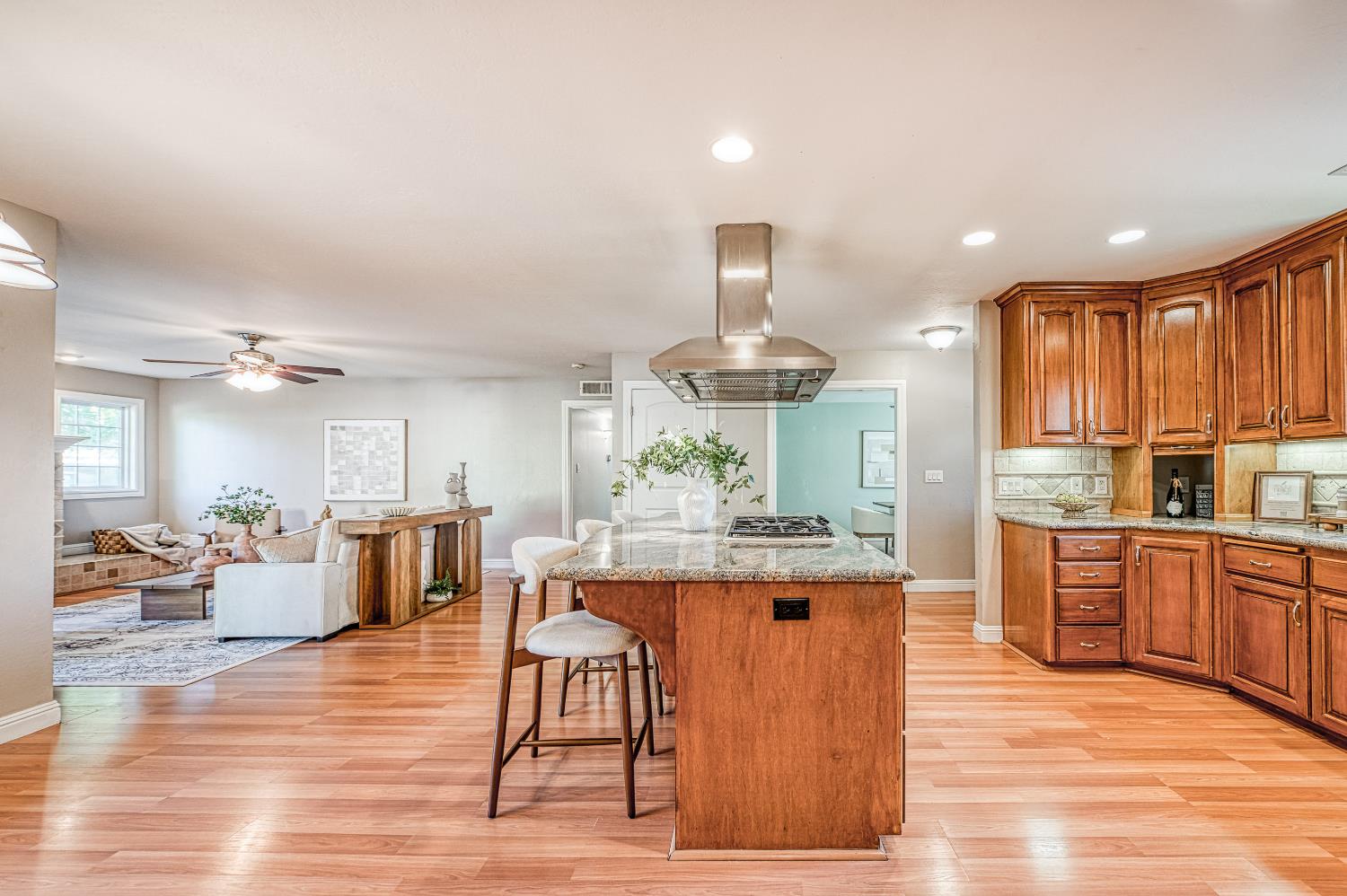 1519 W Ellery Way, Fresno, CA 93711