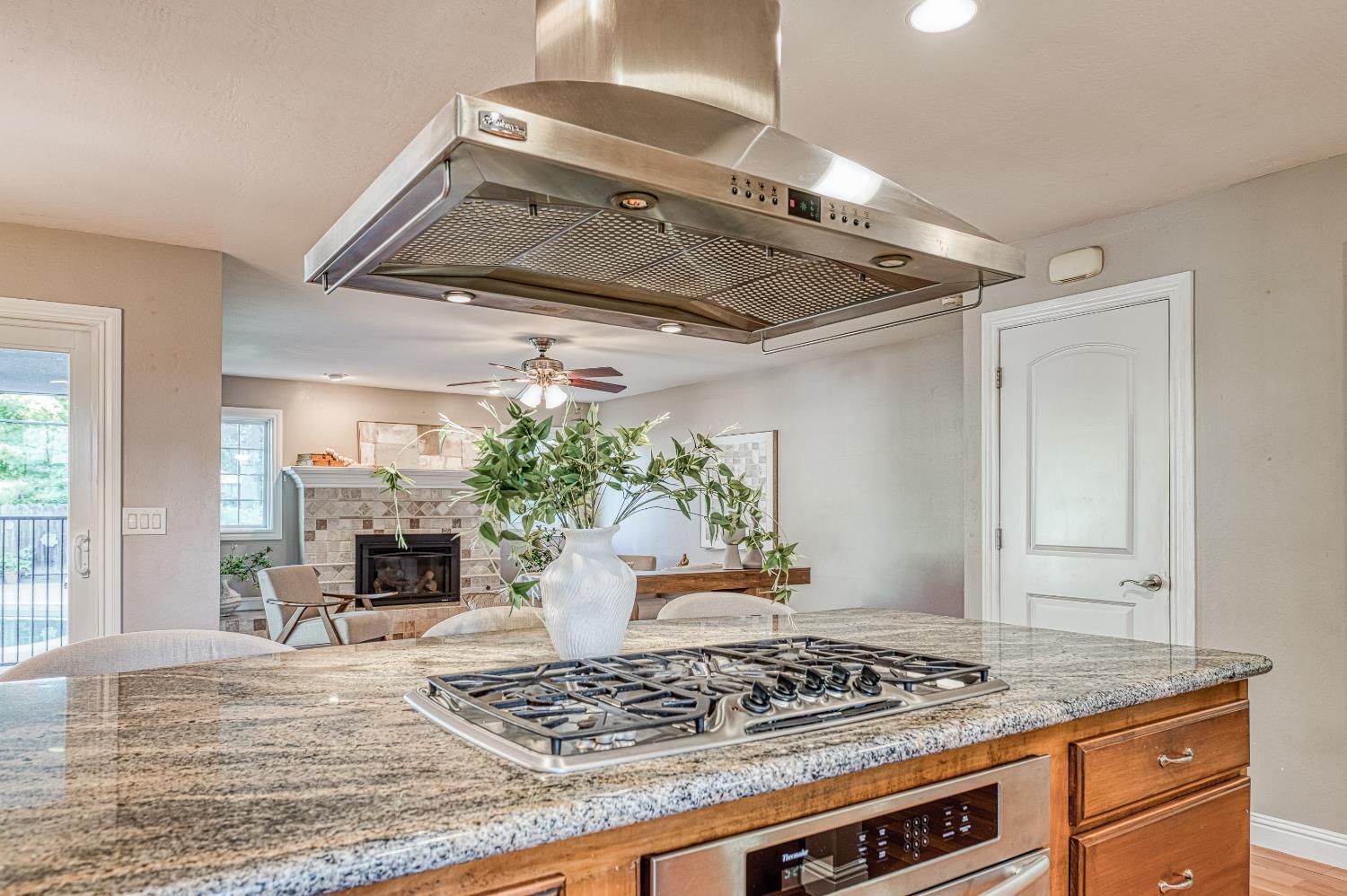 1519 W Ellery Way, Fresno, CA 93711
